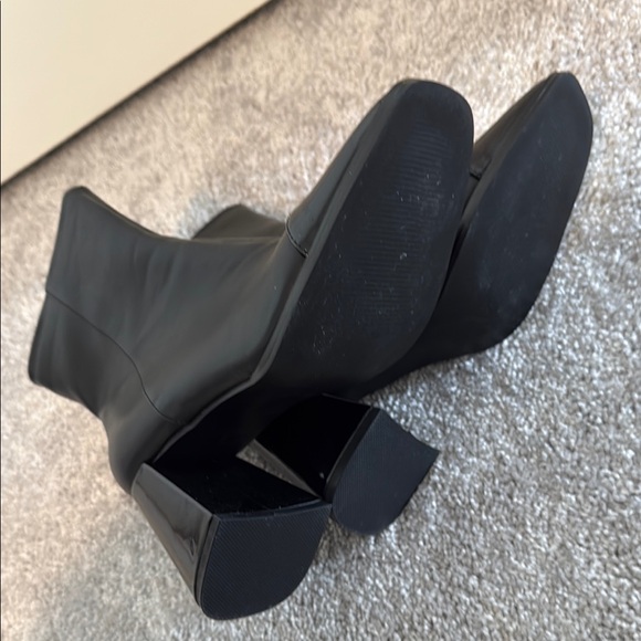 Elegant Black Ankle Boots - Picture 4 of 4